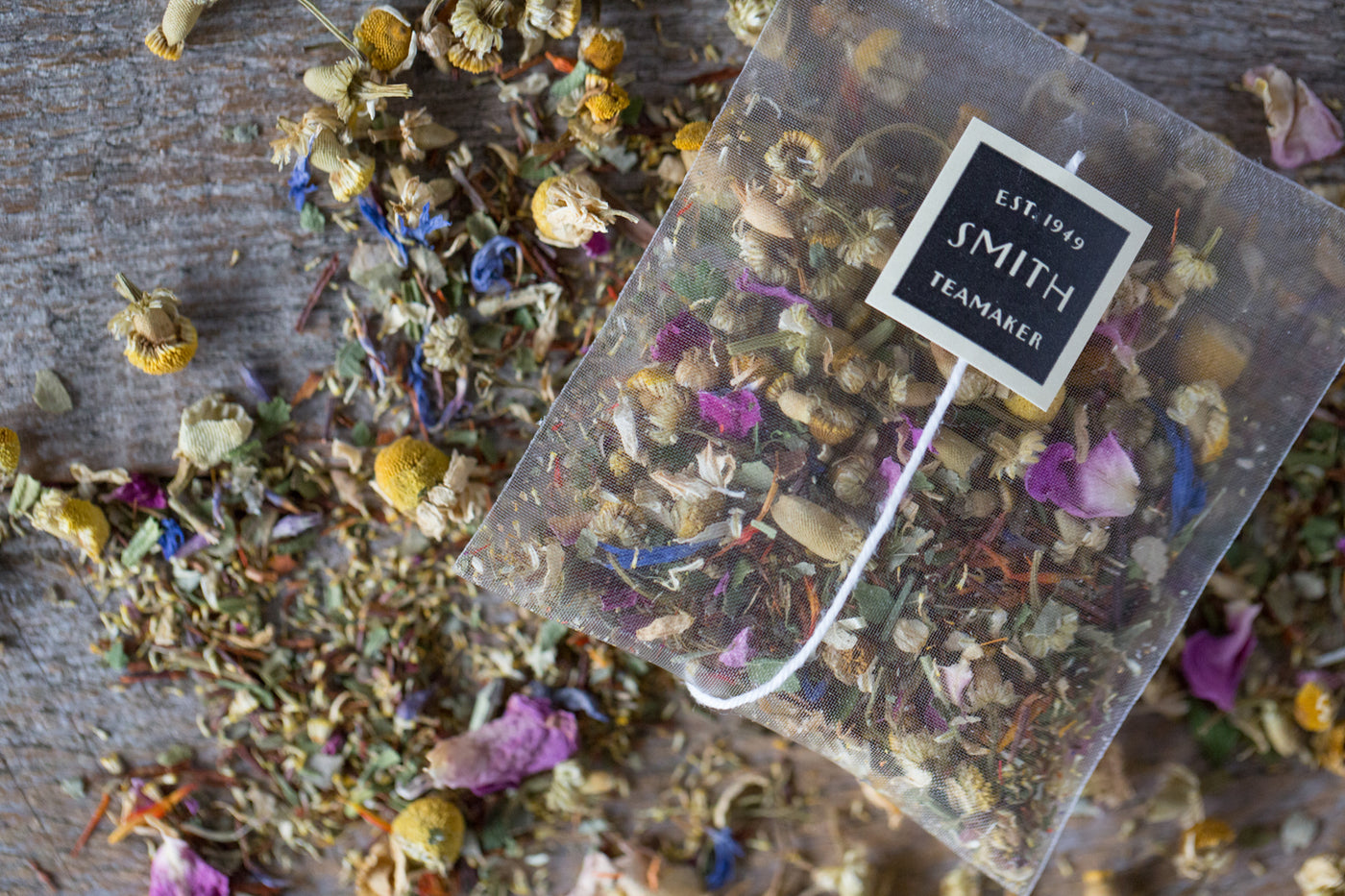 Unwrapped sachet of Meadow to show full leaf botanicals: chamomile buds, rose petals and blue cyani.